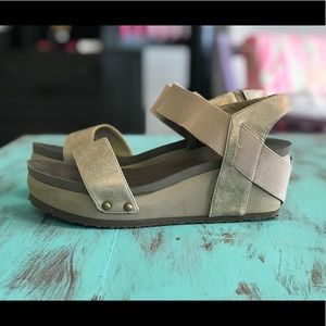 SOLD Hokus Pokus Wedge from Belk Size 10 Comfy